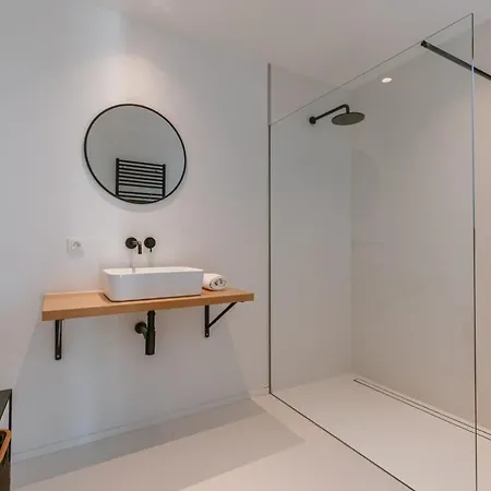 Huswell - Stylish Close To The